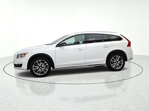 Used 2018 Volvo V60 T5 Cross Country AWD/4WD image 3