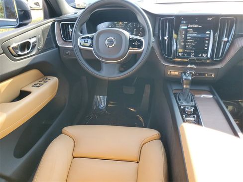 Used 2020 Volvo XC60 T5 Inscription image 16