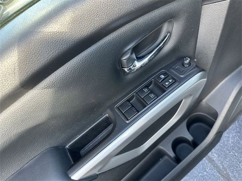 Used 2021 Nissan Titan SV w/ SV Convenience Package image 15