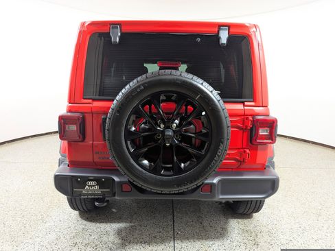 Used 2025 Jeep Wrangler Unlimited Sahara AWD/4WD image 6