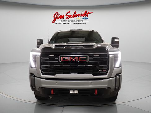 Used 2024 GMC Sierra 2500 AT4 w/ AT4 Premium Plus Package AWD/4WD image 3