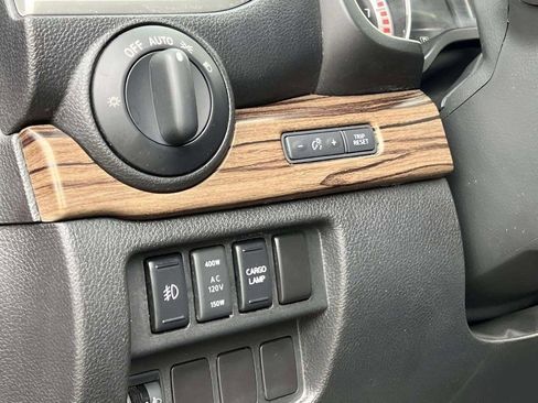 Used 2017 Nissan Titan SL image 28