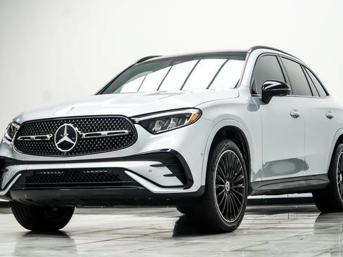 Used 2023 Mercedes-Benz GLC 300 4MATIC image 9