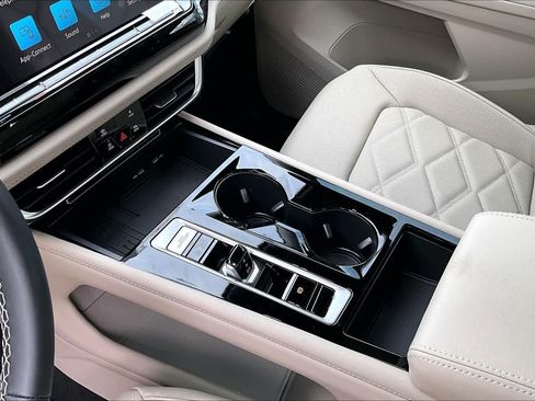 New 2026 Volkswagen Atlas SE FWD image 7