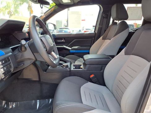 Certified 2025 Toyota Tacoma TRD Off-Road image 18