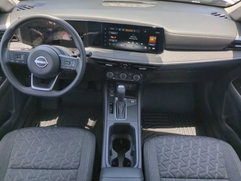 Used 2025 Nissan Kicks SV FWD image 16