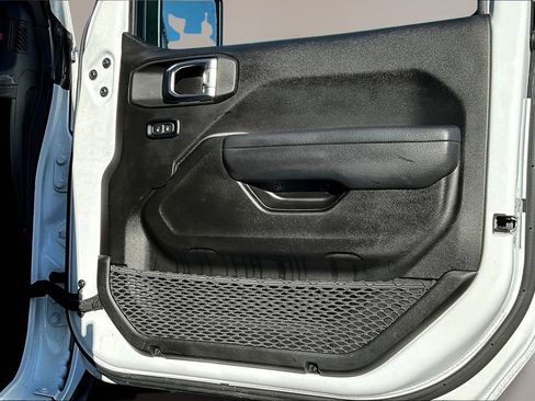 Used 2025 Jeep Wrangler Unlimited Rubicon AWD/4WD image 7