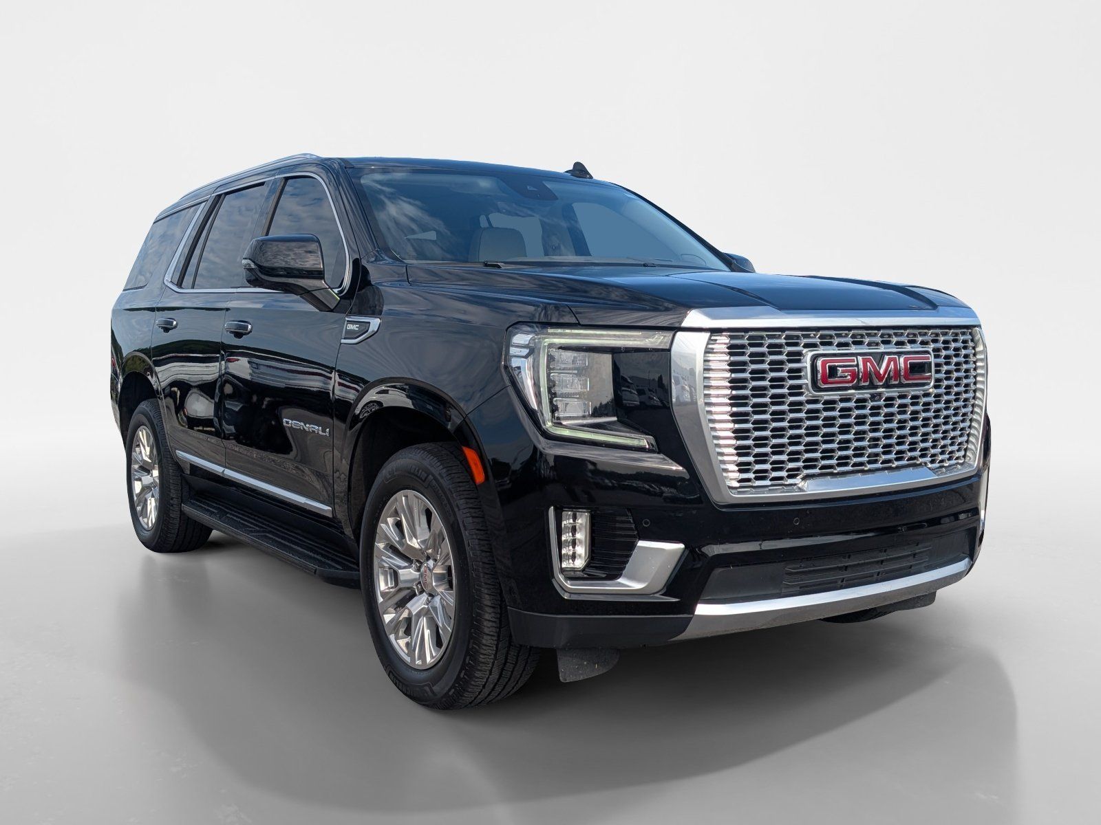 Used 2024 GMC Yukon Denali w/ Advanced Technology Package AWD/4WD image 2