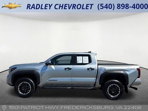 Used 2024 Toyota Tacoma TRD Off-Road AWD/4WD image 16