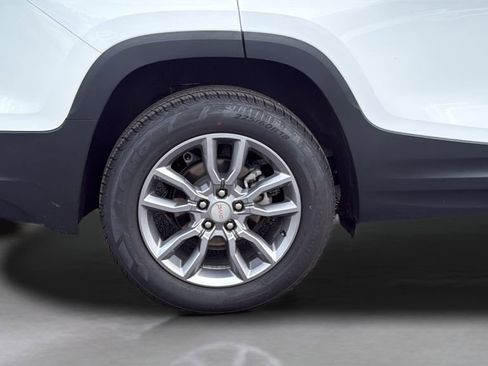 Used 2024 GMC Terrain SLT image 24