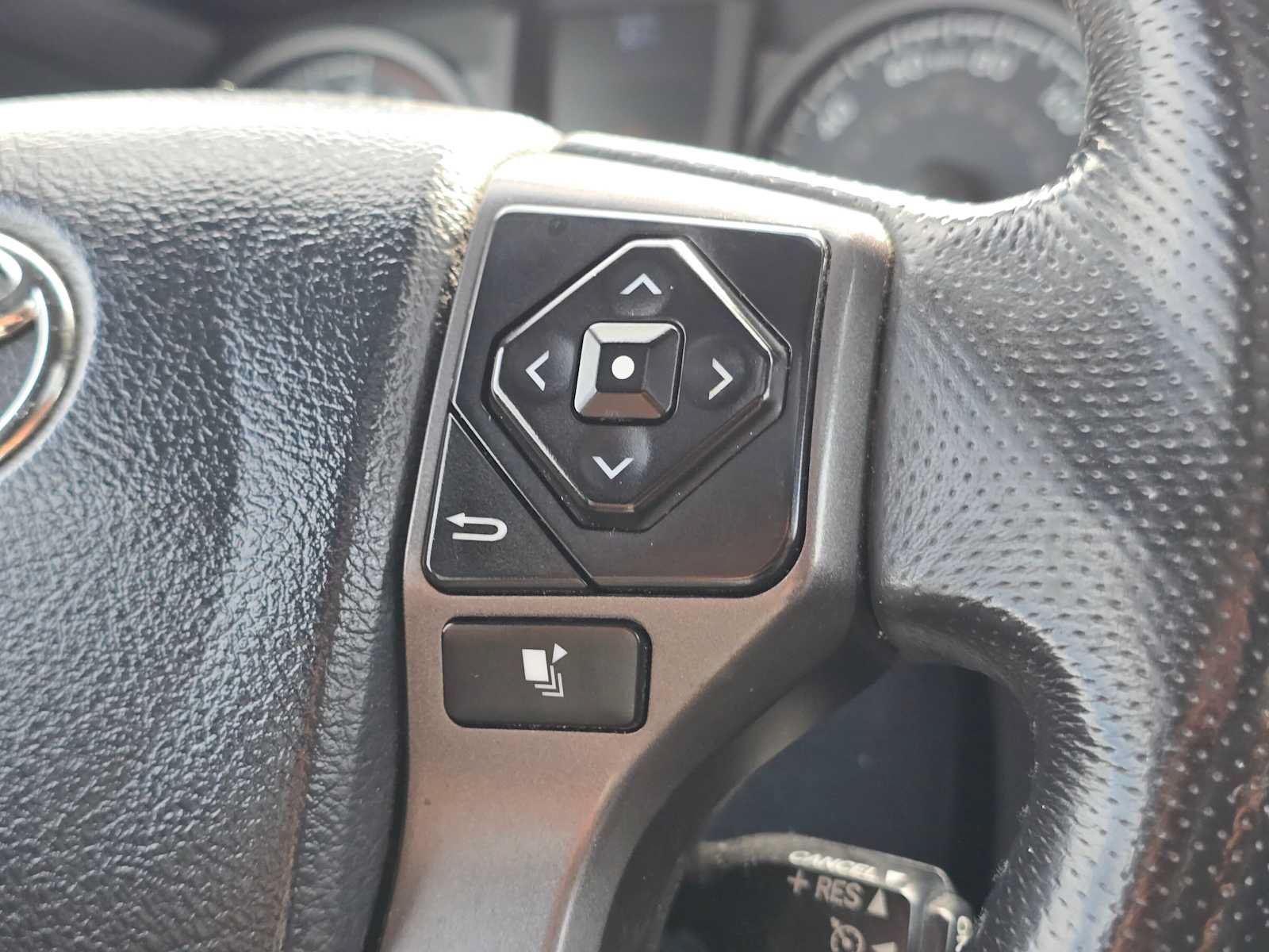Used 2017 Toyota Tacoma TRD Sport w/ Premium & Technology Package AWD/4WD image 32