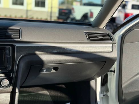 Used 2016 Volkswagen Passat 1.8T image 25