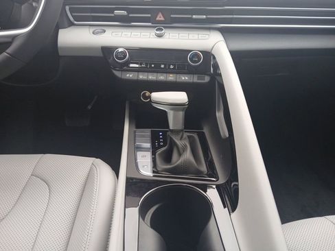 New 2025 Hyundai Elantra Limited FWD image 11