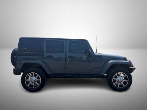 Used 2015 Jeep Wrangler Unlimited Sahara w/ Connectivity Group AWD/4WD image 5