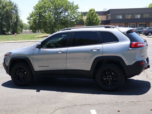 Used 2015 Jeep Cherokee Trailhawk w/ Trailer Tow Group AWD/4WD image 8