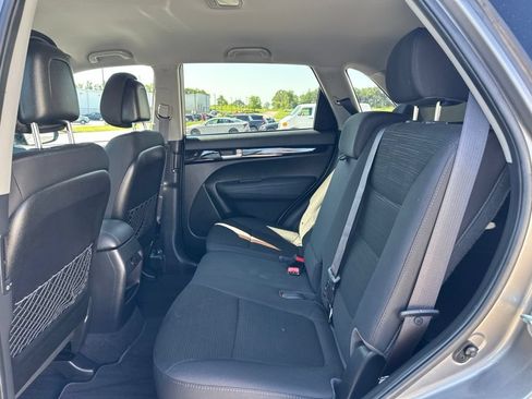 Used 2015 Kia Sorento LX FWD image 28