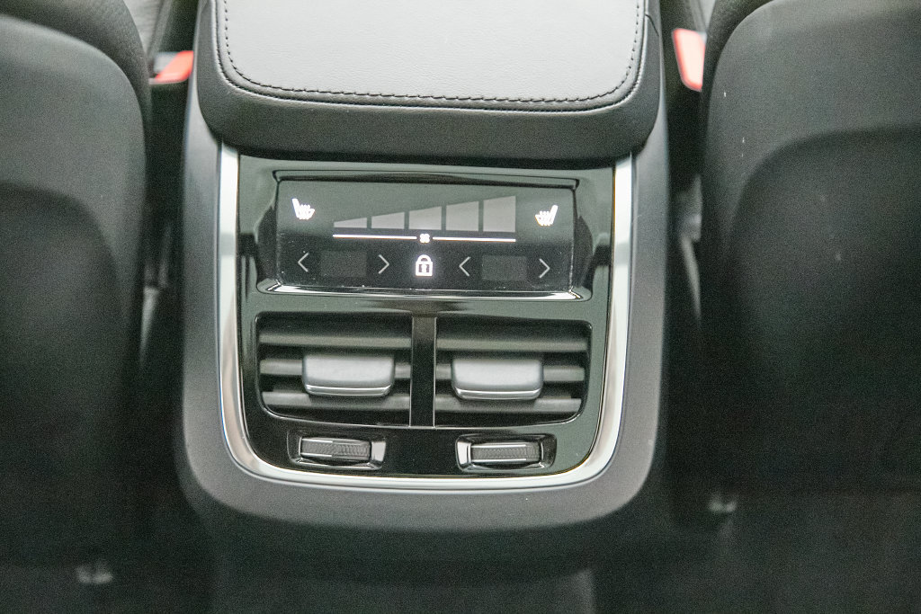 Certified 2024 Volvo XC90 B6 Plus w/ Protection Package Premier AWD/4WD image 25