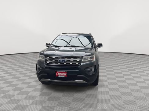 Used 2016 Ford Explorer XLT image 32