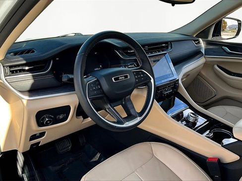 Used 2022 Jeep Grand Cherokee Limited image 14