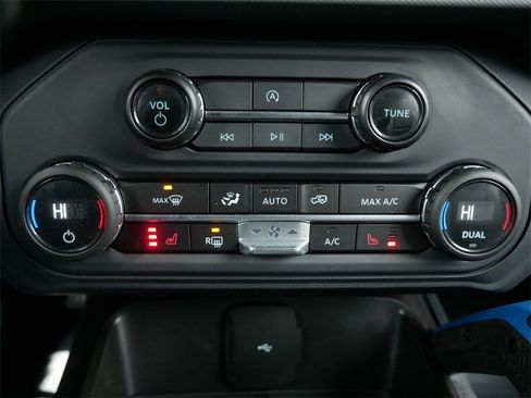 Certified 2024 Ford Bronco Black Diamond image 18