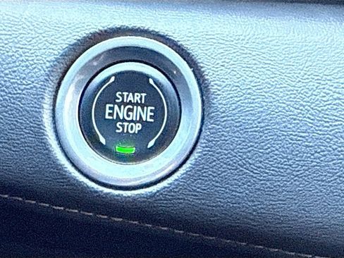 Used 2022 Cadillac Escalade Premium Luxury image 39