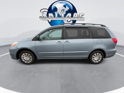 Used 2010 Toyota Sienna LE image 6