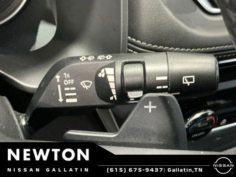 Used 2024 Nissan Rogue SV w/ SV Premium Package AWD/4WD image 32