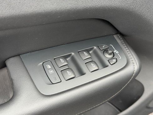 Used 2025 Volvo XC60 B5 Plus AWD/4WD image 16