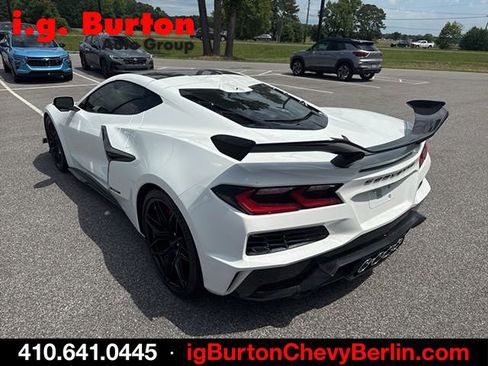 Used 2024 Chevrolet Corvette Z06 w/ Z07 Performance Package RWD image 4