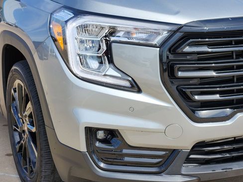 Used 2024 GMC Terrain SLT w/ Tech Package image 13