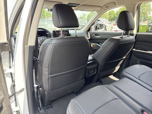 New 2026 Nissan Pathfinder SL FWD image 17