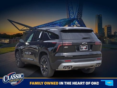 New 2026 Chevrolet Traverse LT w/ Sun and Wheel Package FWD image 3