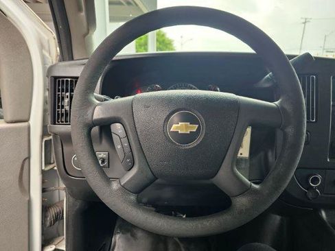 Used 2018 Chevrolet Express 2500 w/ Driver Convenience Package RWD image 10