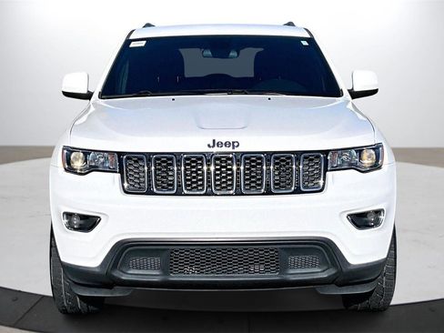 Certified 2021 Jeep Grand Cherokee Laredo image 3