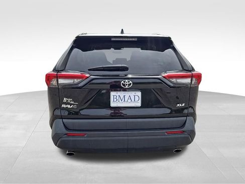 Used 2023 Toyota RAV4 XLE Premium image 12