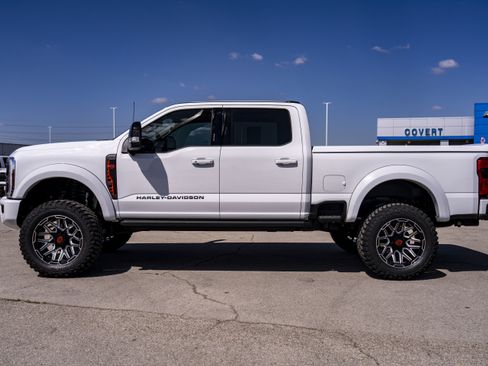 New 2026 Ford F250 Lariat w/ Black Appearance Package AWD/4WD image 9