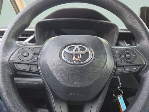 Used 2025 Toyota Corolla LE FWD image 30