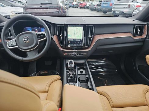Certified 2025 Volvo XC60 T8 Ultra w/ Protection Package Premier AWD/4WD image 20