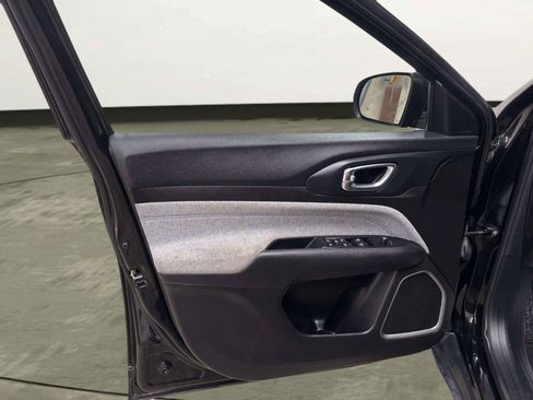 Used 2022 Jeep Compass Latitude FWD image 12