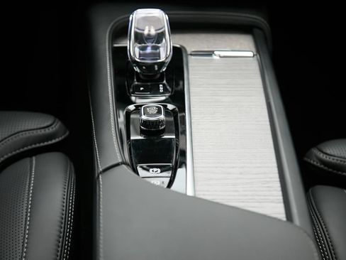 Certified 2024 Volvo XC90 B6 Ultimate AWD/4WD image 32