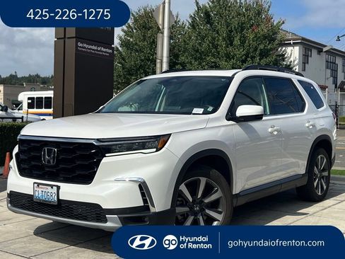 Used 2024 Honda Pilot Touring image 1