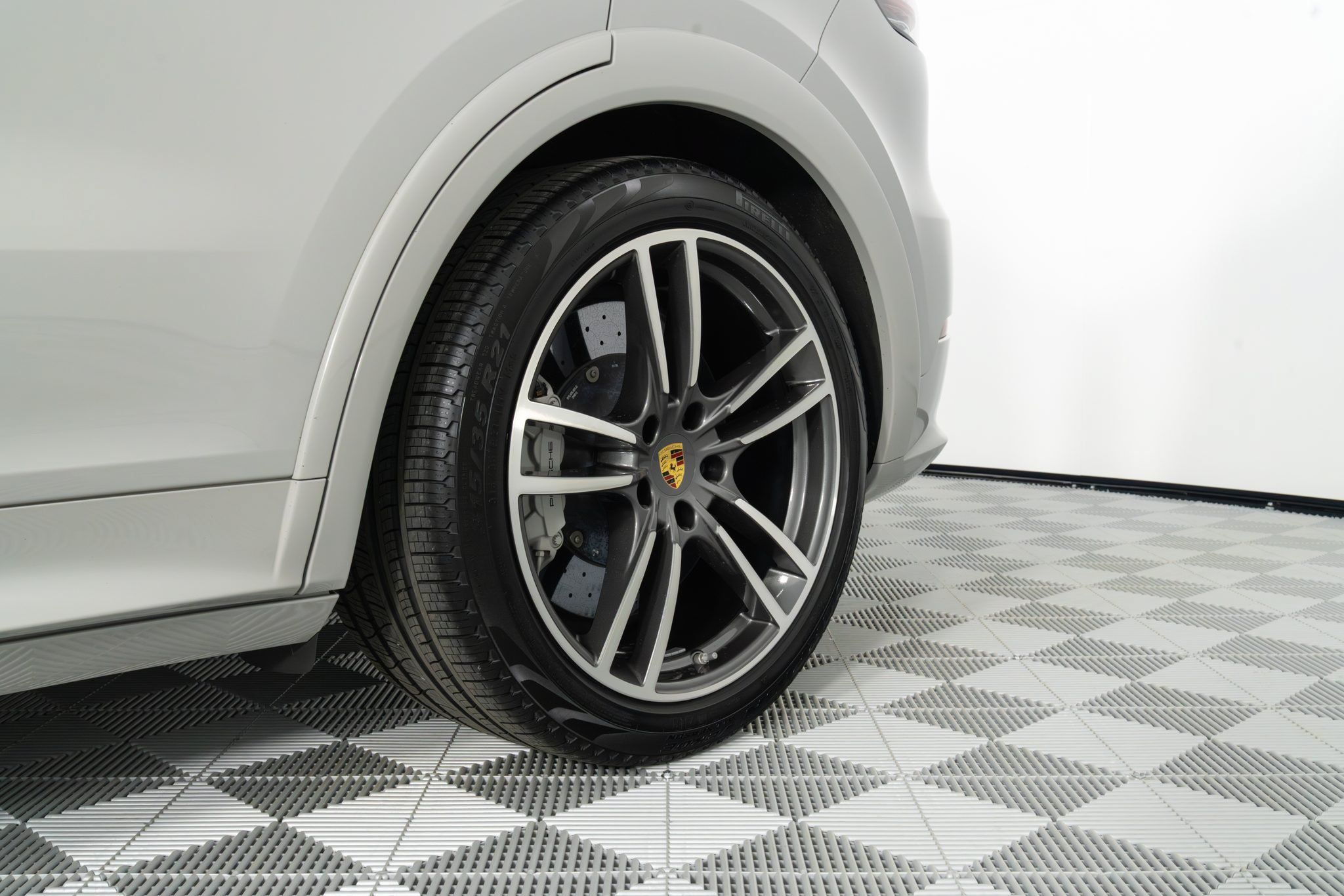 Used 2022 Porsche Cayenne Turbo AWD/4WD image 19