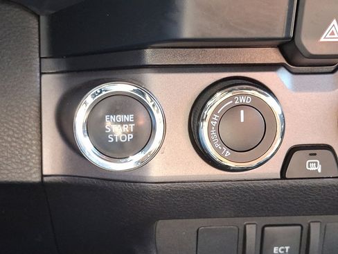 Used 2022 Toyota Tacoma TRD Sport AWD/4WD image 25
