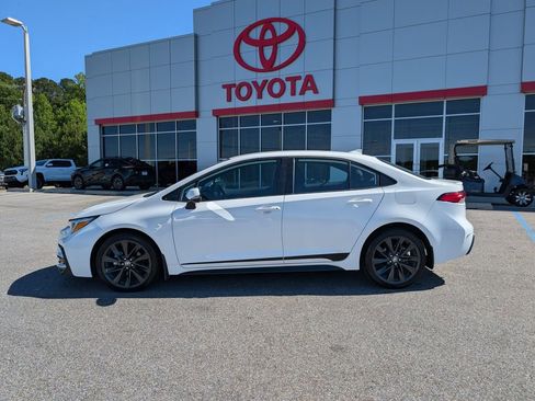 Used 2024 Toyota Corolla SE FWD image 2