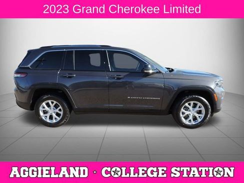 Used 2023 Jeep Grand Cherokee Limited w/ Trailer Tow Prep Group (B) image 2