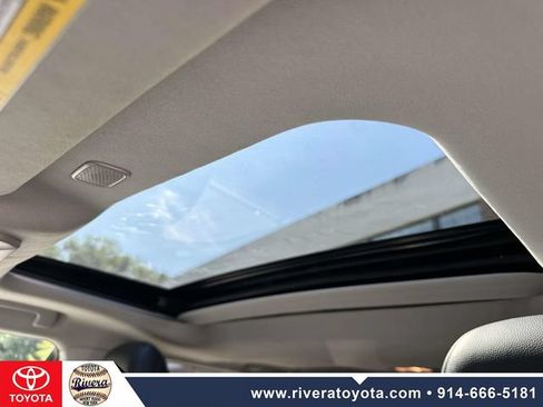Used 2023 Toyota Highlander XLE AWD/4WD image 26