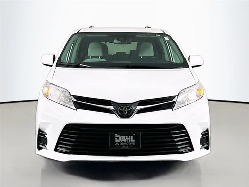 Used 2019 Toyota Sienna LE AWD/4WD image 3