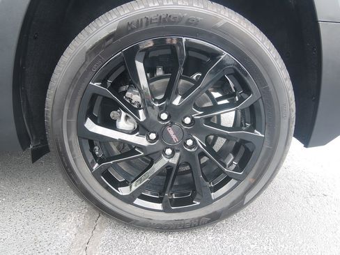 Used 2024 GMC Terrain SLT w/ Elevation Edition FWD image 6