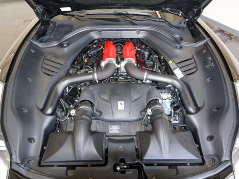 Used 2017 Ferrari California T RWD image 53