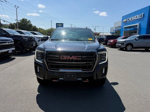 Used 2023 GMC Yukon XL AT4 w/ Technology Package AWD/4WD image 2